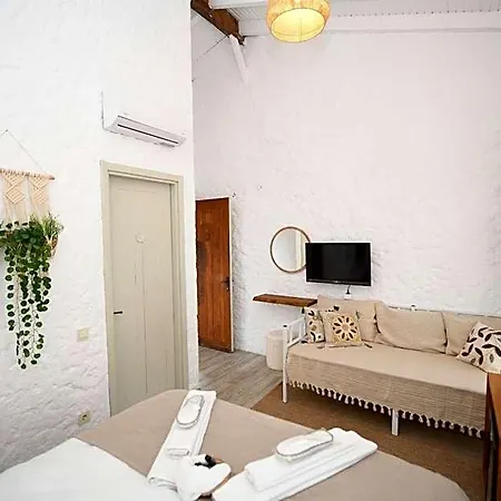 Mahzen Alaçatı